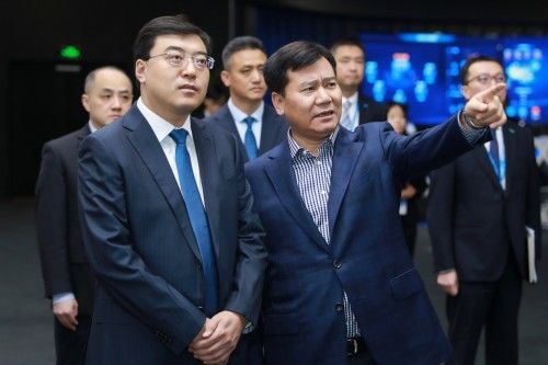 伊利董事长潘刚到访苏宁:更深层次战略合作正有序进行 | 极客公园