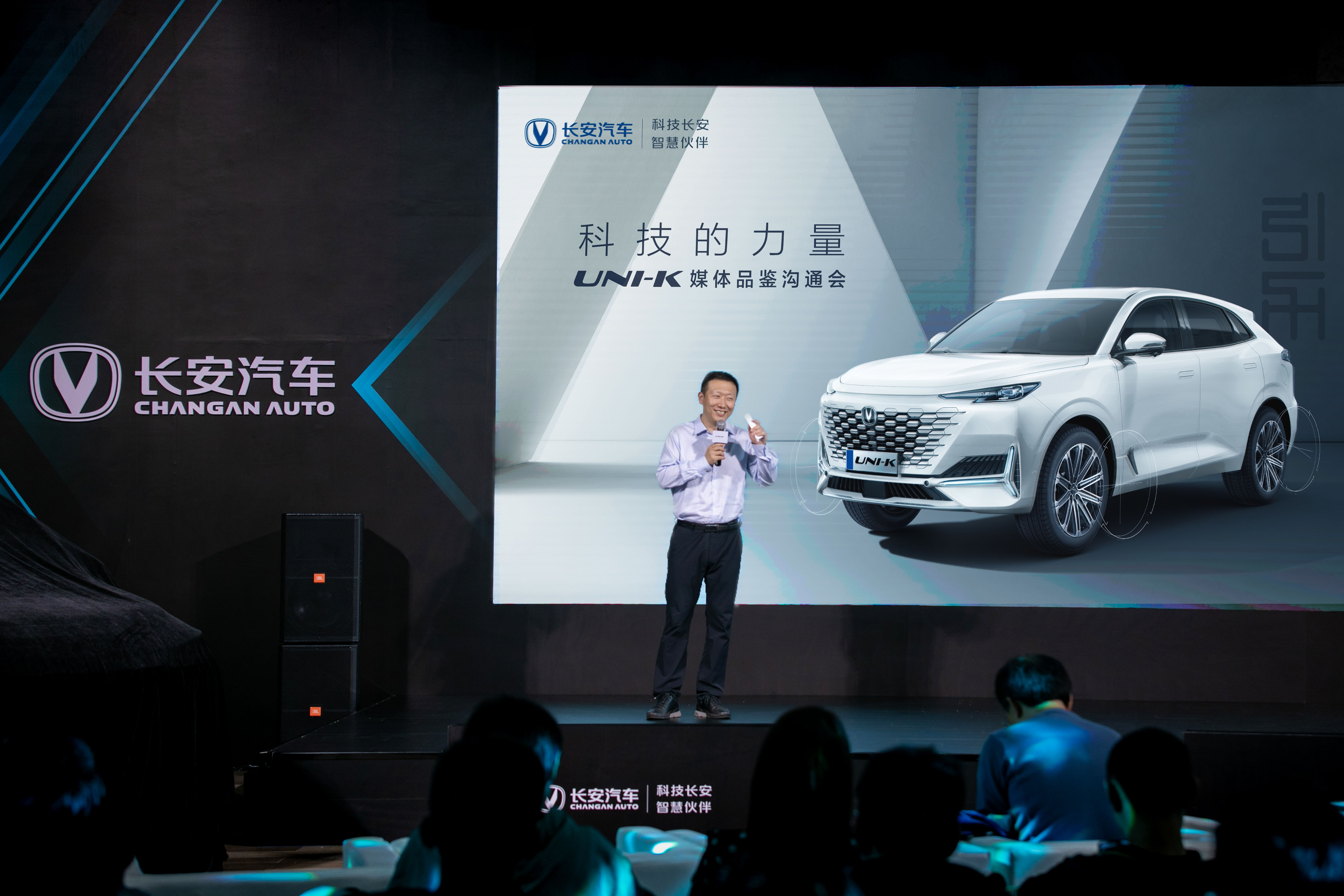 uni序列持續發力,新車型再度煥新升級uni-k 定位於中大型 suv,是長安