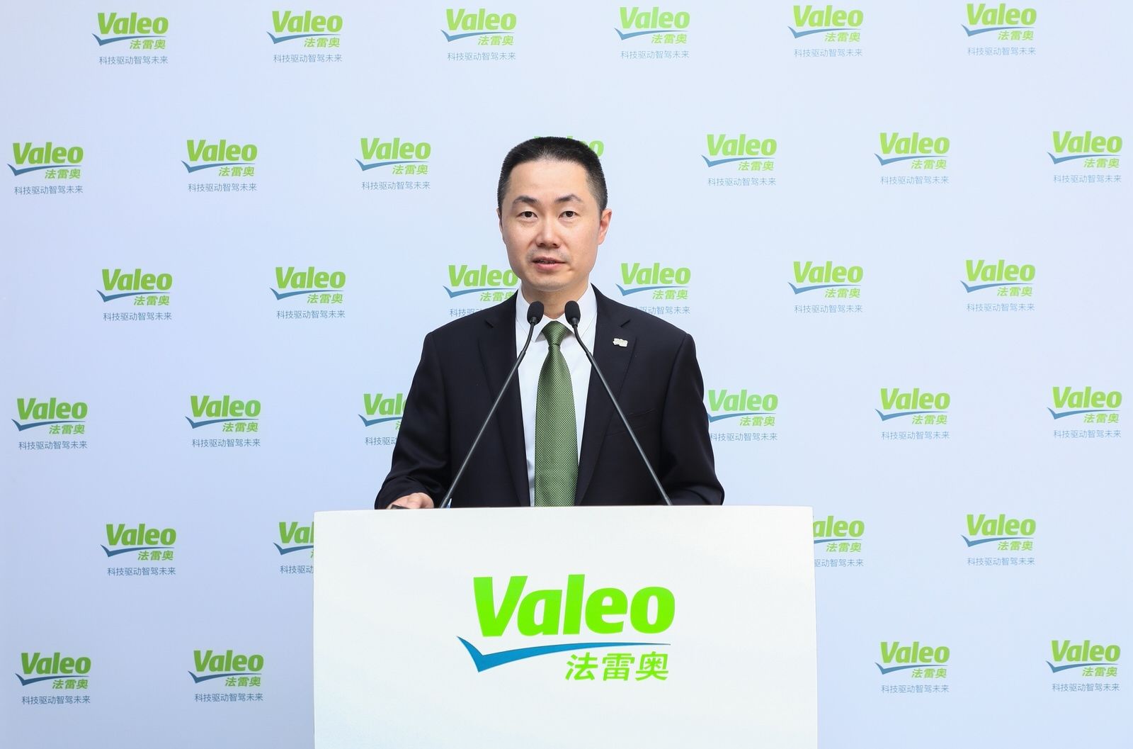 低压纯电动解决方案lidar自动清洁系统法雷奥带来的新技术