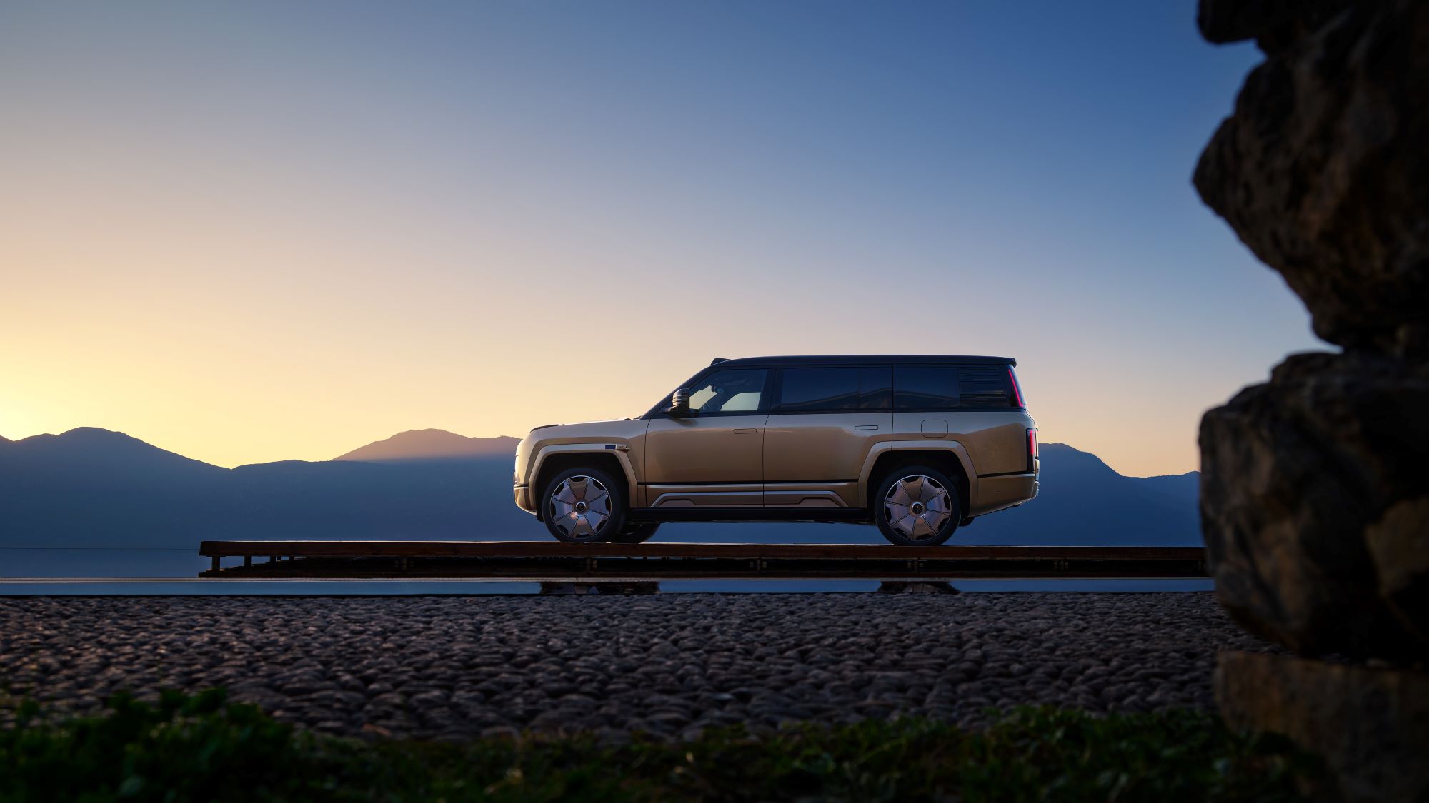 5 米 4！130 万！全尺寸豪华 SUV 仰望 U8L 鼎世版预售