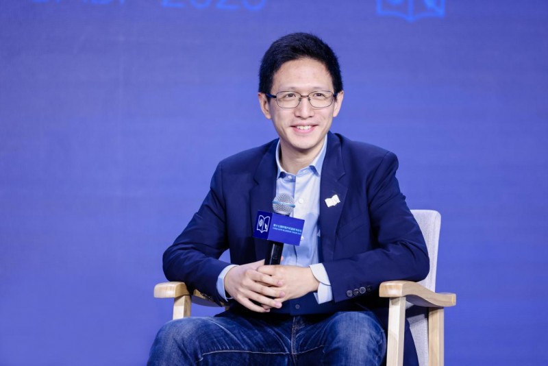 卓驭 CEO 沈劭劼出席 2025 汽车蓝皮书论坛：有信心实现「强标」下的辅助驾驶平权 | 极客公园