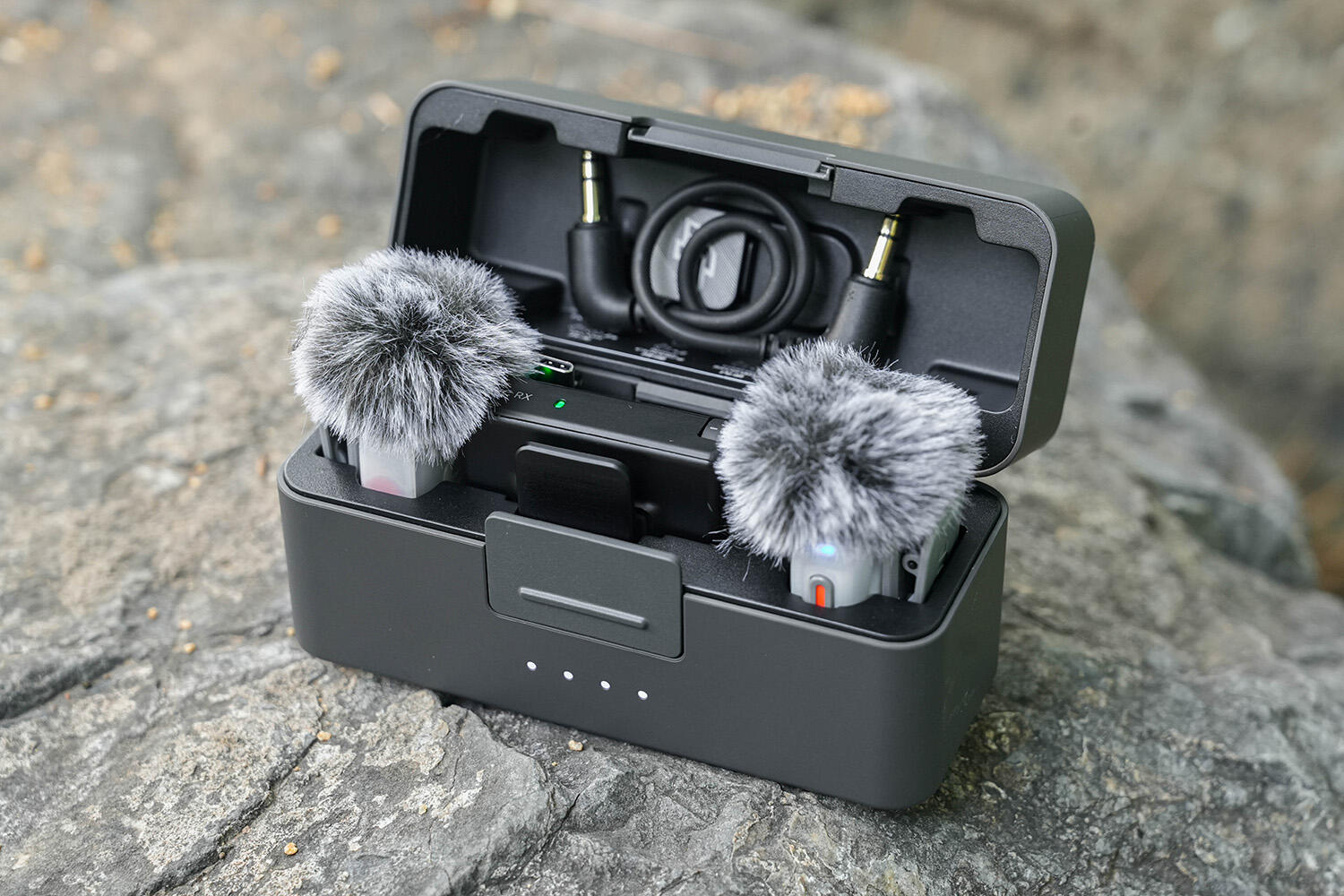 大疆 Mic Mini 2S 麦克风各版本档位价格与关键性能参数对比图，包含单发射器及一拖一和一拖二套装。