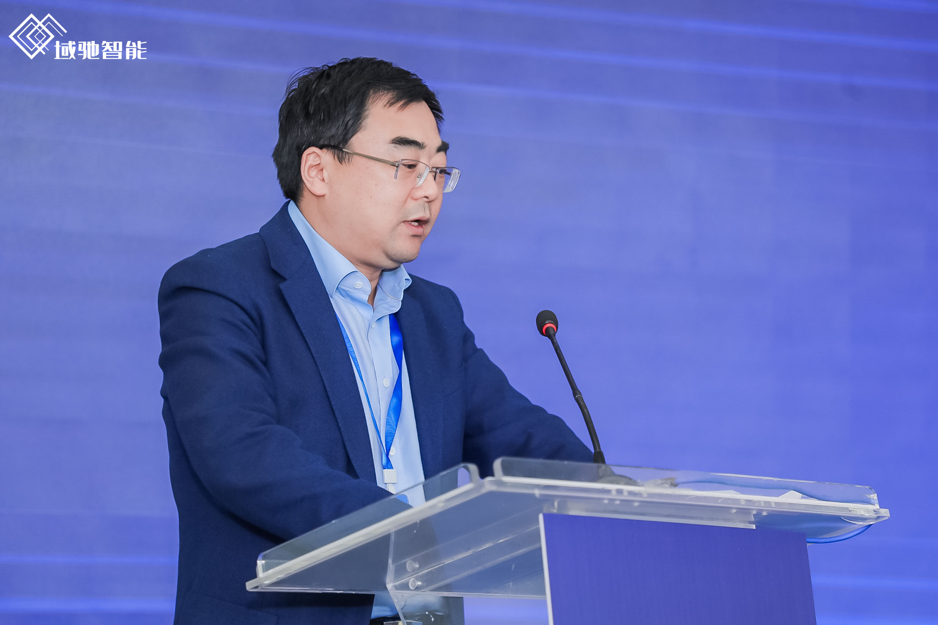 合肥市发改委主任朱胜利先生致辞域驰智能 ceo 刘飞龙介绍,域驰智能