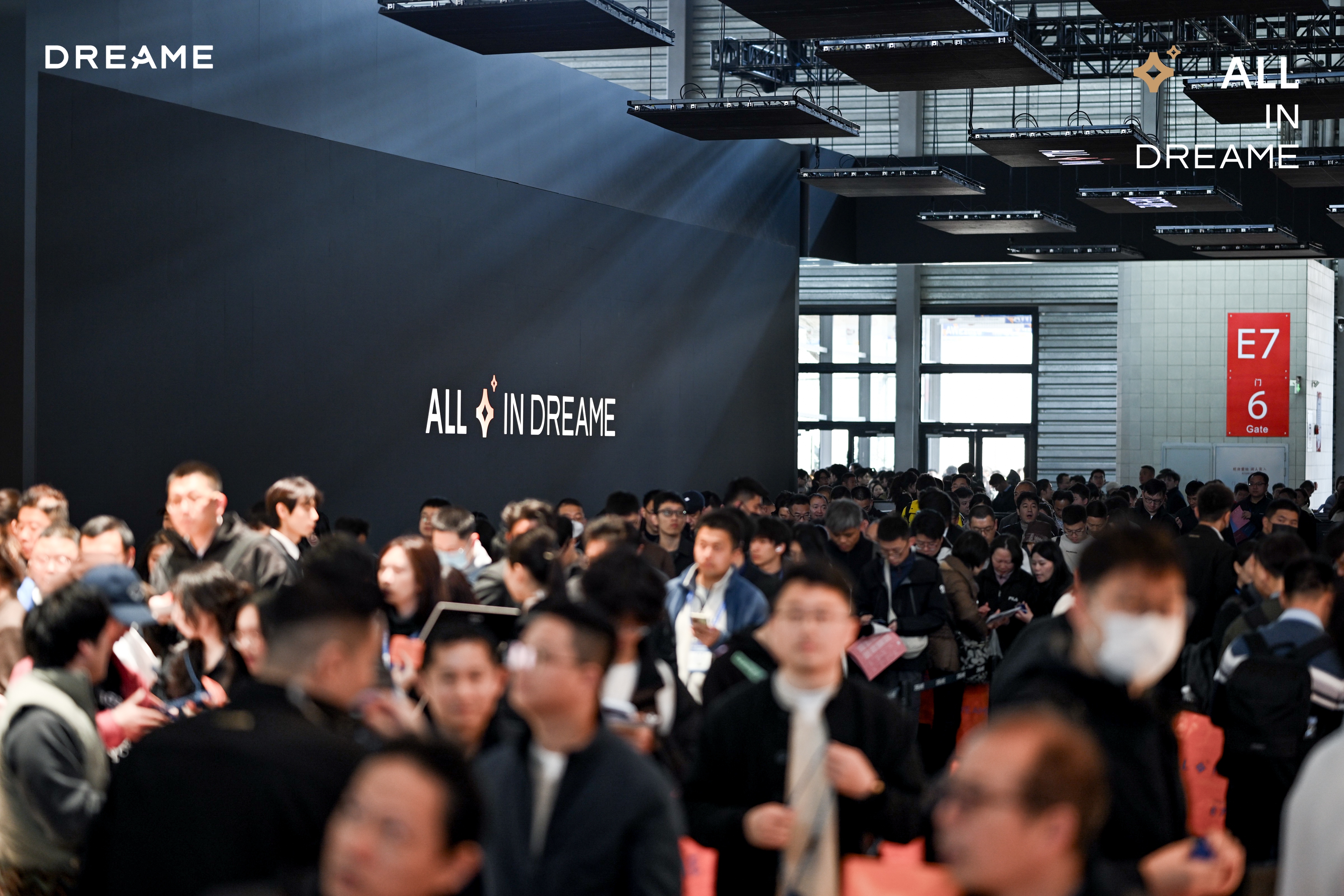 追觅馆单日人流量破 10 万,登顶 AWE 人气之最