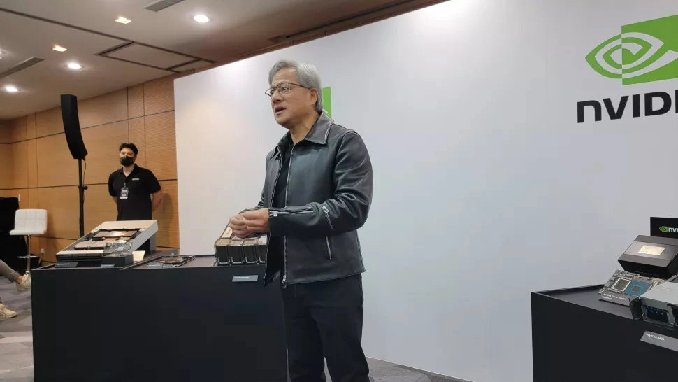 黄仁勋盛赞英特尔下一代制造工艺，有望委托代工英伟达 AI 芯片 | 极客公园