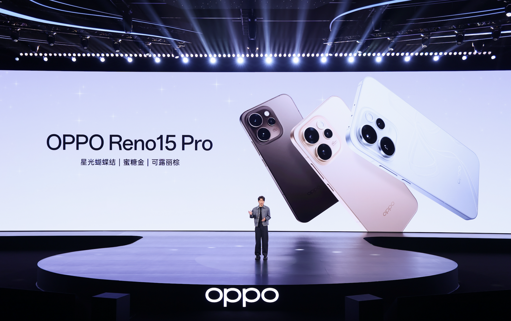 OPPO Reno15 系列正式发布,潮流实况玩法「超出圈」 | 极客公园