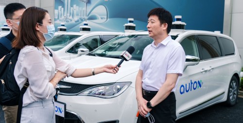 AutoX 安途第五代 RoboTaxi 驶入浦东,首个自动驾驶出行服务上海中心城区开跑 | 极客公园