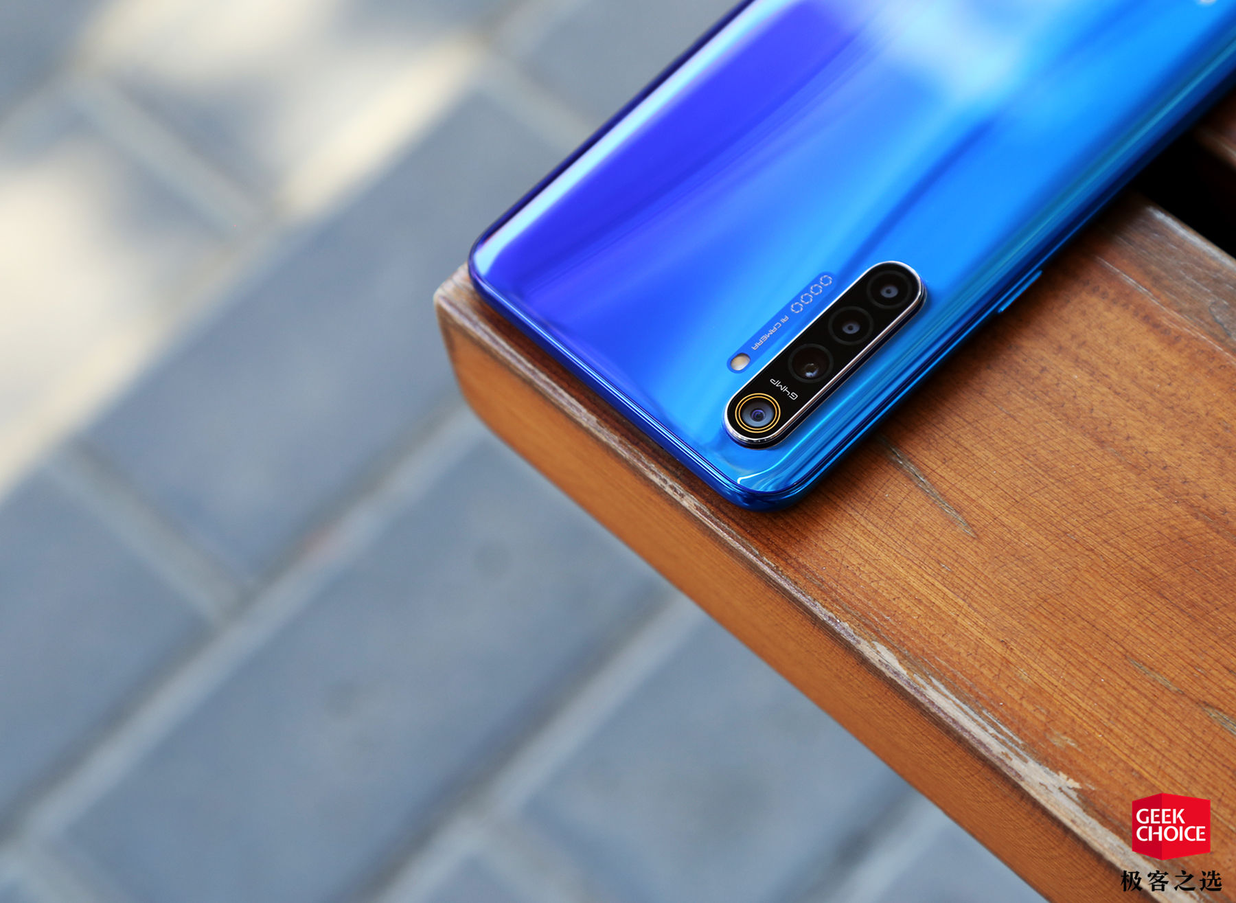 realmex2评测2000元以内最值得入手的手机之一